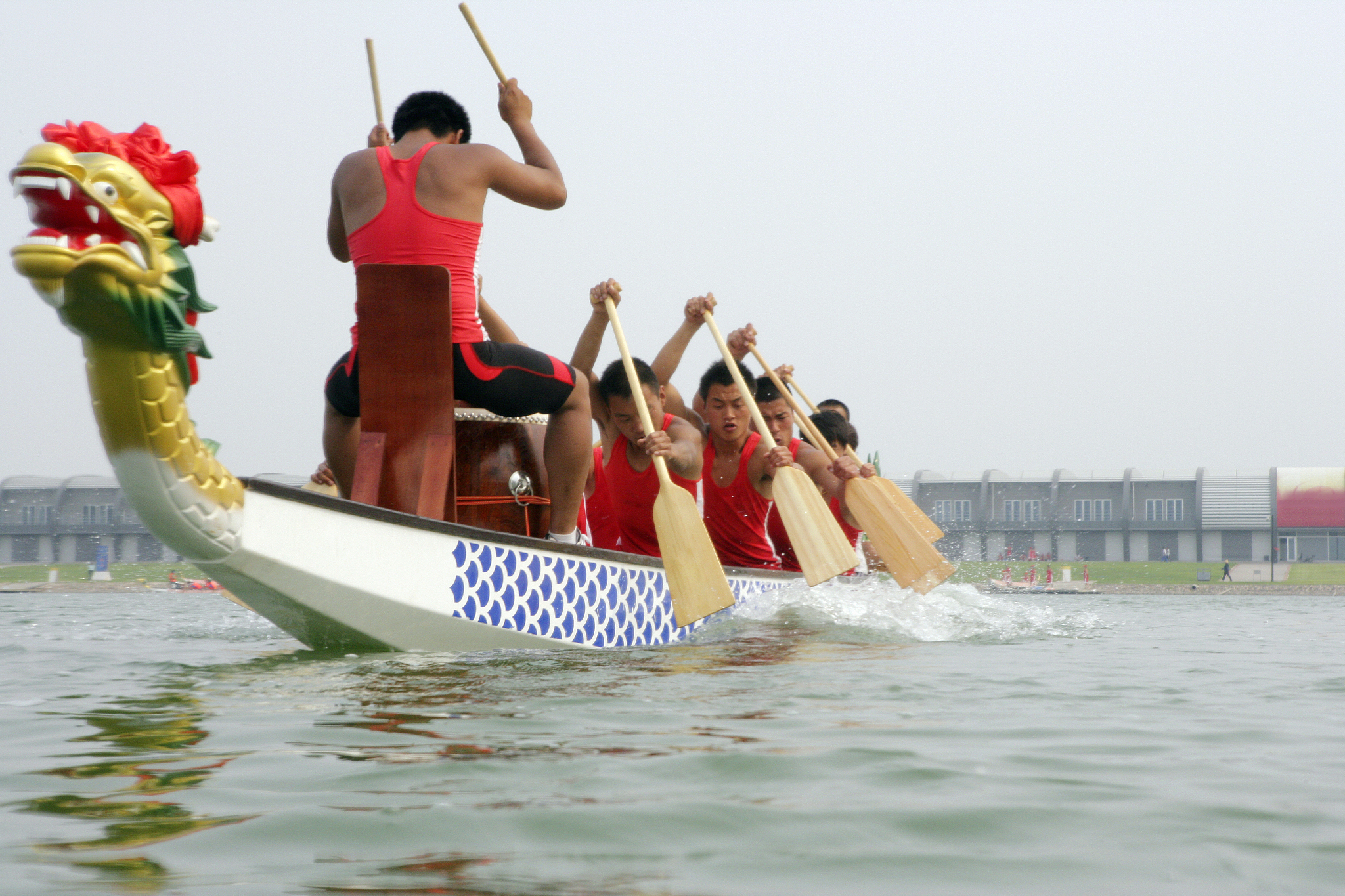 爆冷首场状态出色，FPX观众沸腾！，姆巴佩重返赛场观众掌声雷动的简单介绍爱游戏入口